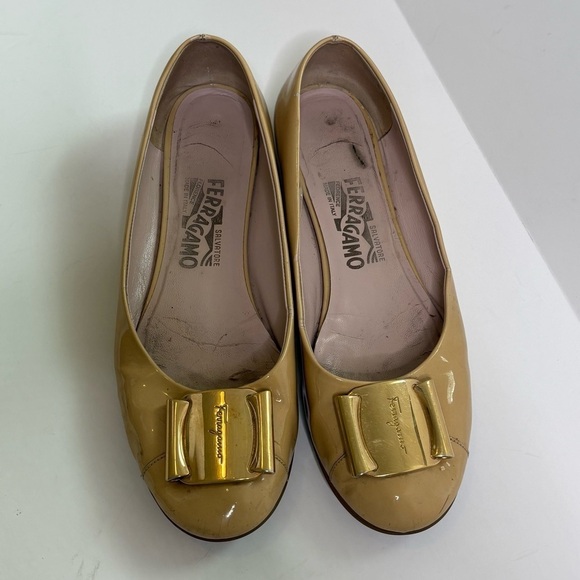 Salvatore Ferragamo Gold Flats with Bow - Picture 3 of 9